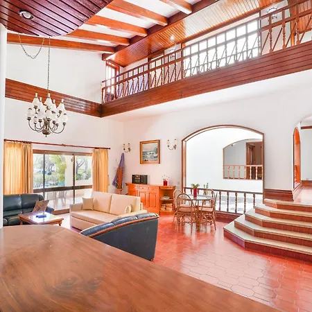 Villa In With Pool Near *