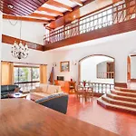 Villa In With Pool Near *